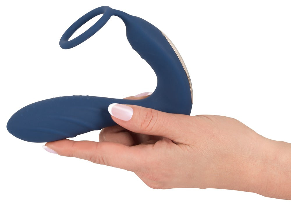 You2Toys Prostata Plug mit Penisring in der Hand gehalten