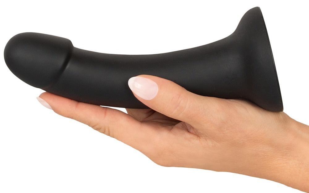 Ergonomisch geformter Silikon Dildo in der Hand gehalten