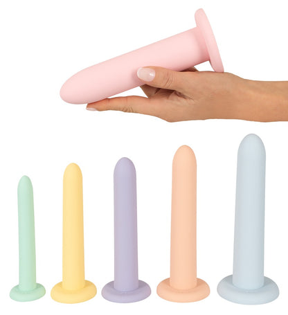 You2Toys Six in a Row Dildo Set Anwendung mit Handaufnahme