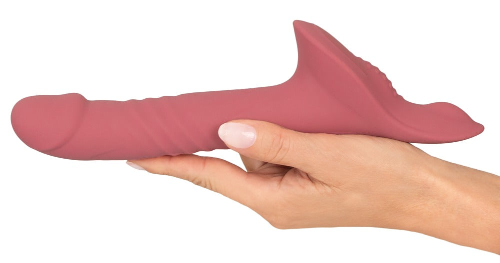 Flexibler Silikon-Schaft des You2Toys Strap-On Set 4 in der Hand gehalten