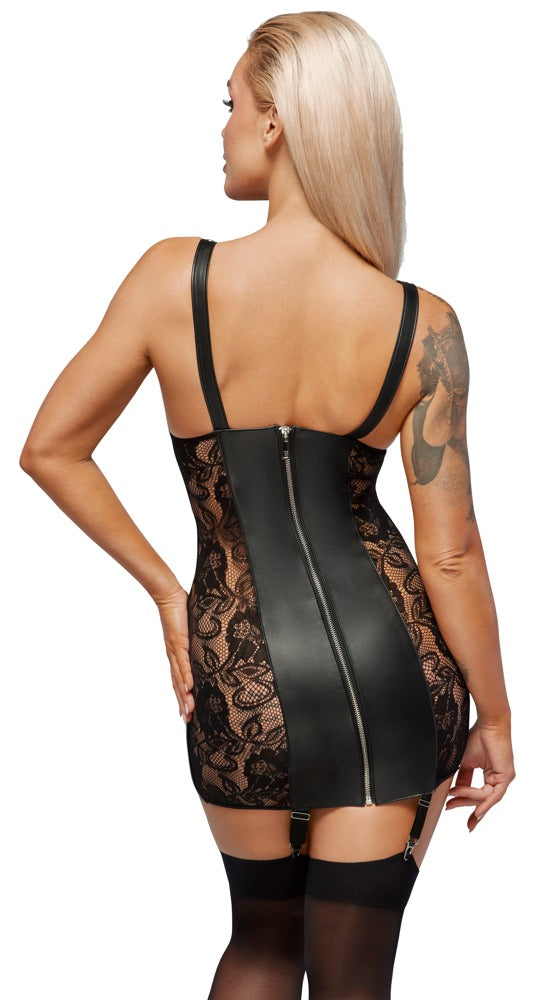 Model mit schwarzem busenfreiem Zado Straps-Minikleid aus Lammleder in der Rückansicht